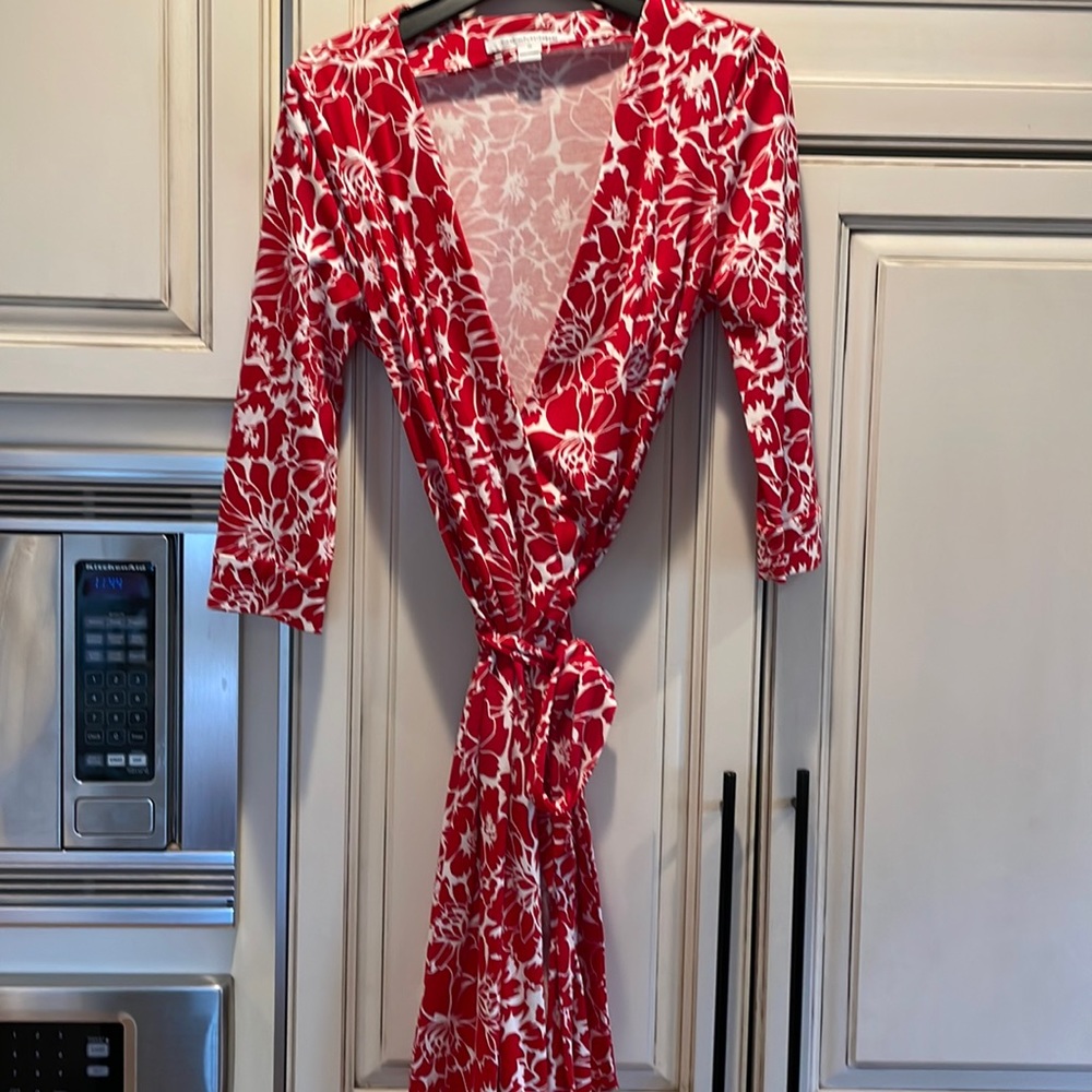 DVF classic wrap dress size 10 red white